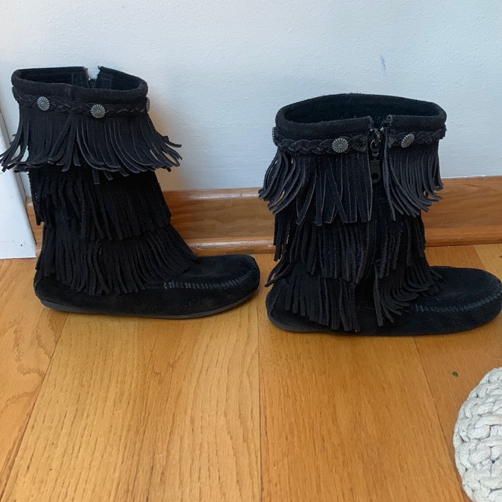 Black Minnetonka moccasin fringe boots size 4